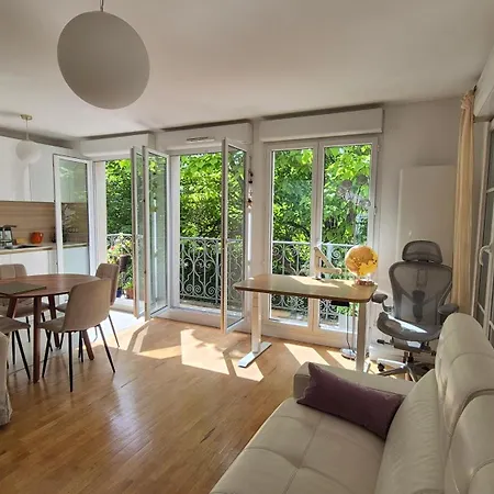 Near Paris & Versailles Premium With Terrace & Balcony In Greenery Ле-Плесси-Робинсон