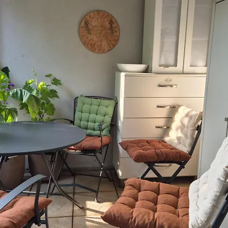 Апартаменты Near Paris & Versailles Premium With Terrace & Balcony In Greenery Ле-Плесси-Робинсон